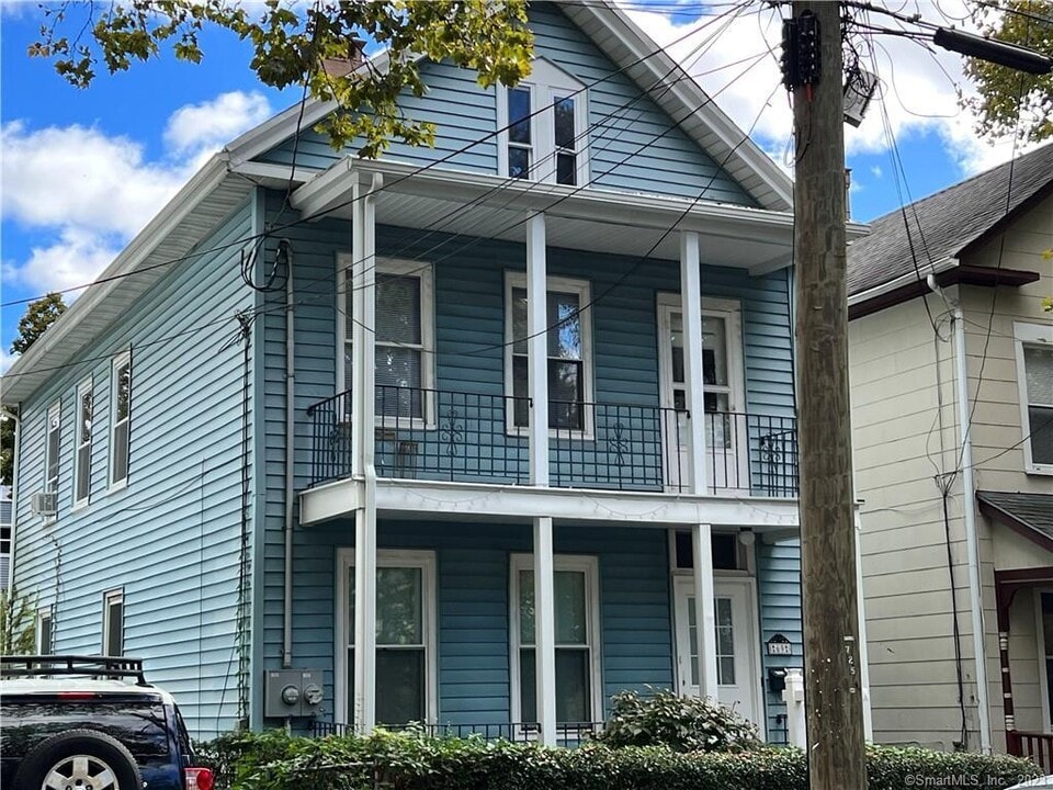 69 Nash St-Unit -2 in New Haven, CT - Building Photo
