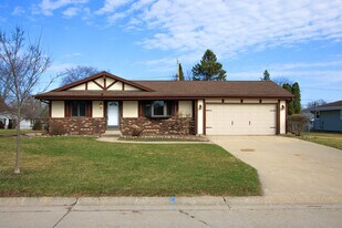 7146 S 38th St in Franklin, WI - Building Photo