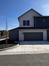 966 E RR Ave in Post Falls, ID - Building Photo - Building Photo