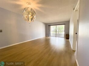 2801 NW 47th Terrace in Lauderdale Lakes, FL - Building Photo - Building Photo