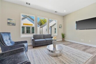 2504 W Tidwell Rd in Houston, TX - Building Photo - Building Photo