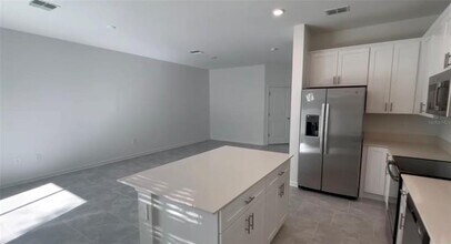 7592 Stone Crk Trl in Kissimmee, FL - Building Photo - Building Photo