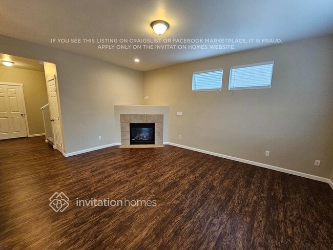 17911 36th Ave E in Tacoma, WA - Foto de edificio - Building Photo