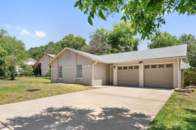 property at 914 Hillside Oaks Dr