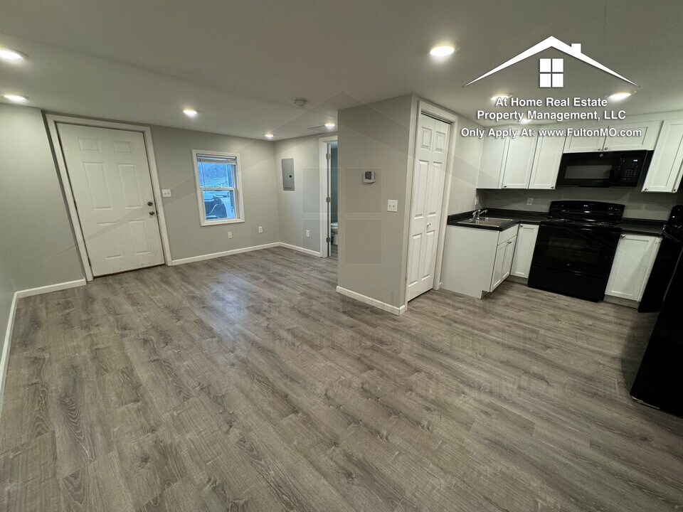 103 E 3rd St in Fulton, MO - Building Photo