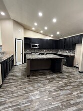 1925 Charade Way in Redding, CA - Building Photo - Building Photo