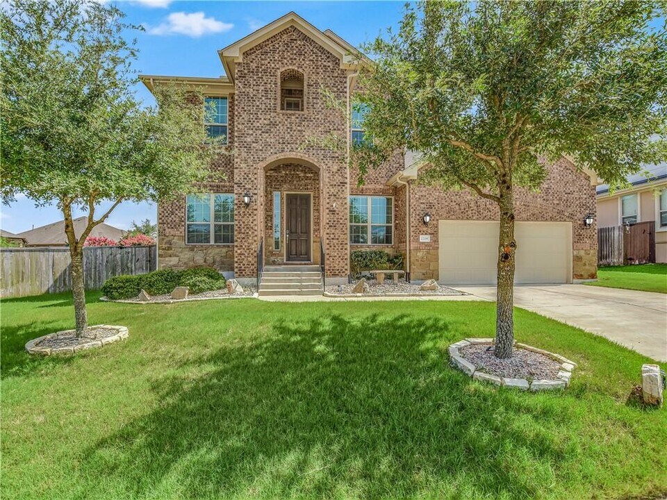2208 Legend Hill Dr in Leander, TX - Building Photo