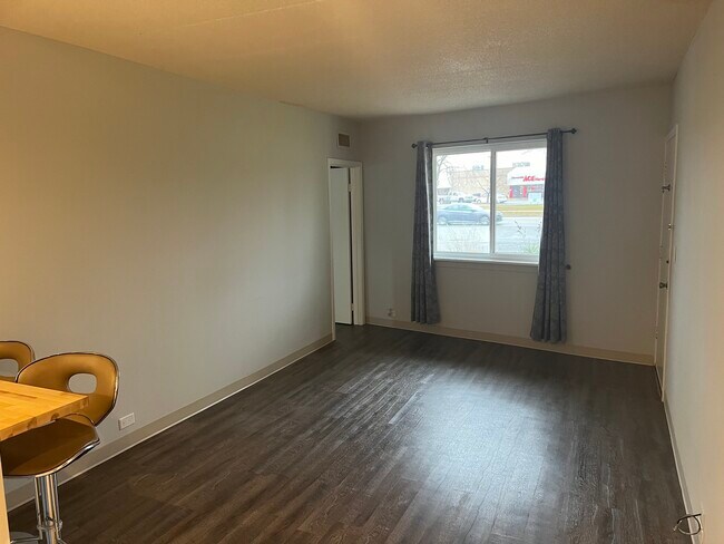 29W543 Batavia Rd in Warrenville, IL - Building Photo - Building Photo