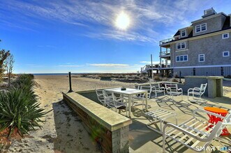 25 Milford Point Rd in Milford, CT - Building Photo - Building Photo