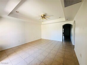 3018 SE Santa Barbara Pl, Unit 20 in Cape Coral, FL - Foto de edificio - Building Photo