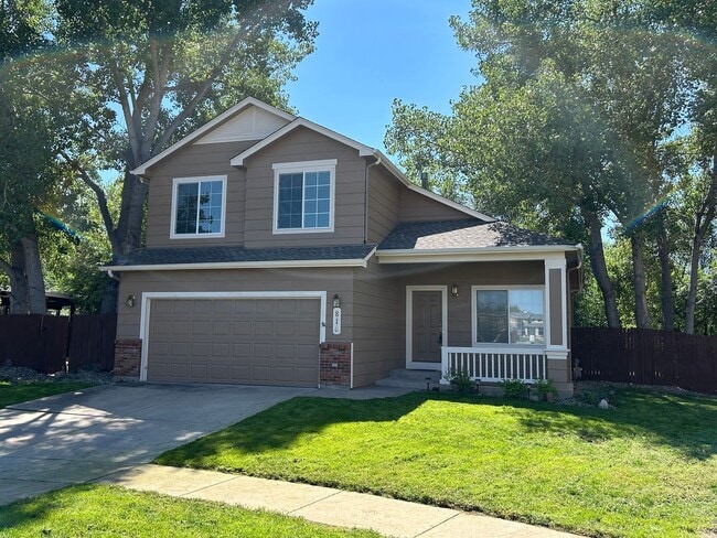 property at 815 Riverview Ln