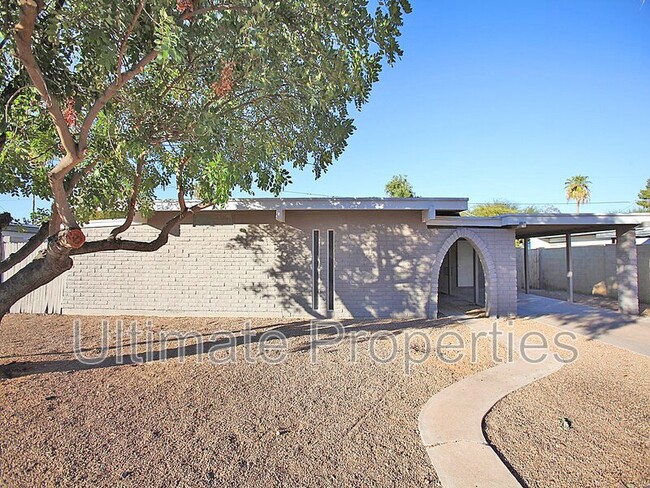 3702 E Altadena Ave in Phoenix, AZ - Foto de edificio - Building Photo