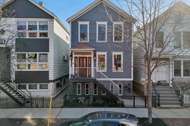 property at 1717 N Hudson Ave