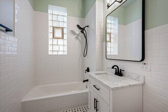 709 W Roscoe St in Chicago, IL - Building Photo - Building Photo