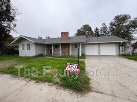 1044 S Linda Vista St in Visalia, CA - Building Photo