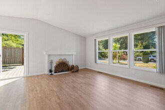 13806 70th Ave NE in Kirkland, WA - Building Photo - Building Photo