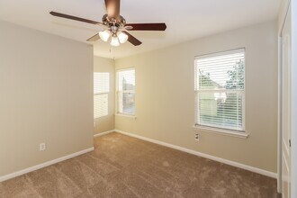 1315 Lucas St in Pearland, TX - Building Photo - Building Photo