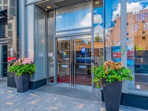 159 Cumberland St, Unit SI ID1383468P in Toronto, ON - Building Photo - Building Photo