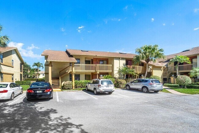 13135 Chadwick Ct, Unit 12 in Wellington, FL - Foto de edificio - Building Photo