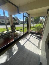 7233 Golf Colony Ct, Unit 102 in Greenacres, FL - Foto de edificio - Building Photo