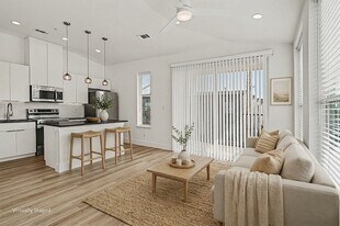 2217 N Fitzhugh Ave, Unit 301 in Dallas, TX - Building Photo