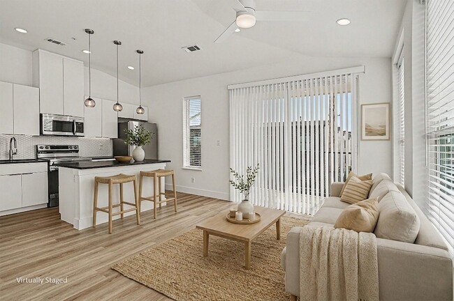 property at 2217 N Fitzhugh Ave