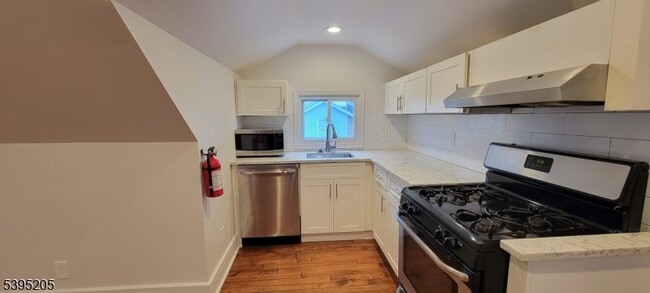 18 Olive St in Bloomfield, NJ - Building Photo - Building Photo