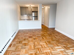 87 Glenbrook Rd in Stamford, CT - Building Photo - Building Photo