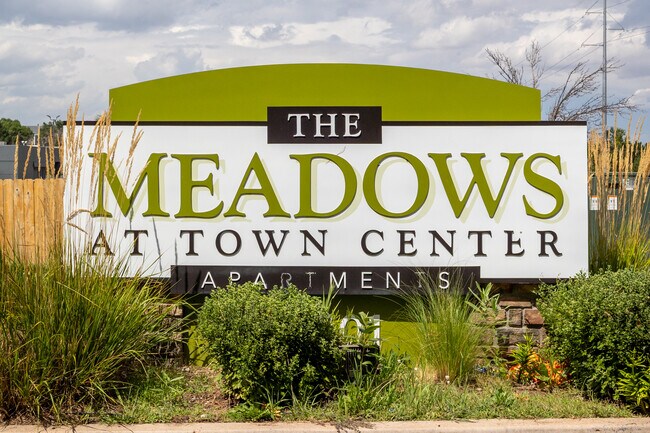 Meadows at Town Center - Newly renovated in Thornton, CO - Foto de edificio - Building Photo