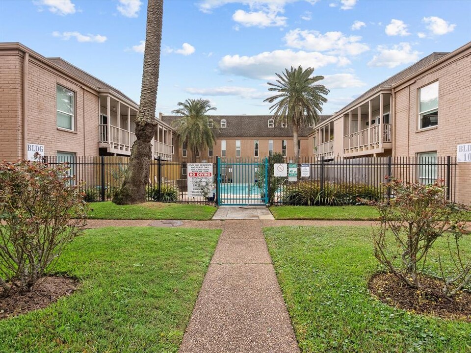 215 Postoffice St in Galveston, TX - Building Photo