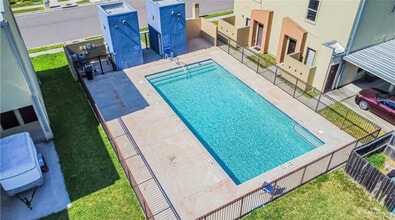1213 E Camellia Ave, Unit C in McAllen, TX - Building Photo - Building Photo