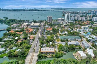 1650 Pine Tree Ln, Unit 104 in Sarasota, FL - Building Photo - Building Photo