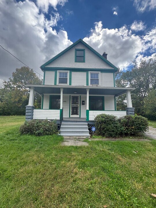 9520 Marah Ave in Cleveland, OH - Building Photo
