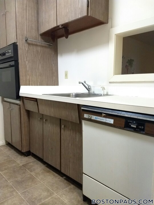 1455 Commonwealth Ave in Boston, MA - Building Photo