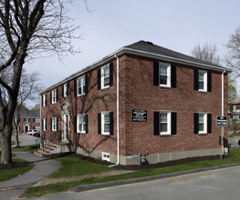 Meadowbrook Apartments in Quincy, MA - Foto de edificio - Building Photo