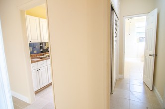 342 NE 3rd Ave in Delray Beach, FL - Building Photo - Interior Photo