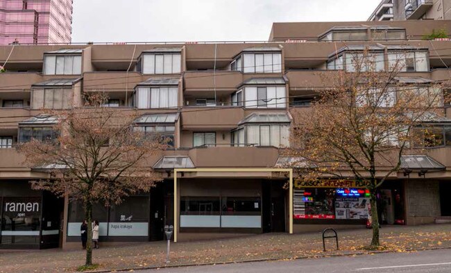 The Colonnade in Vancouver, BC - Building Photo - Building Photo