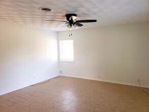 11038 Wyatt St in Dallas, TX - Building Photo - Building Photo