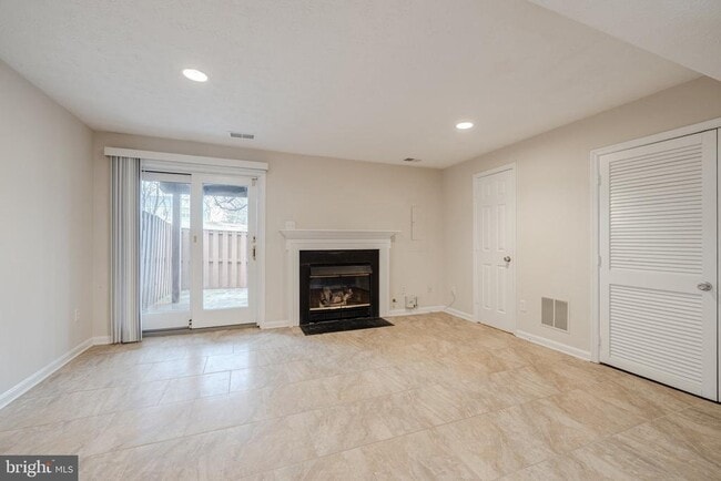 6544 Morning Meadow Dr in Alexandria, VA - Building Photo - Building Photo