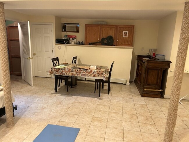 306 Sheep Pasture Rd in East Setauket, NY - Building Photo - Building Photo