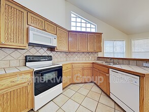 20952 E 36th Pl S in Broken Arrow, OK - Building Photo - Building Photo
