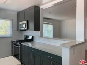 5757 La Mirada Ave-Unit -11 in Los Angeles, CA - Building Photo - Building Photo