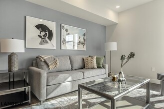 8511 15th Ave NW in Seattle, WA - Foto de edificio - Building Photo