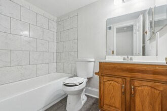 822 W Lombard St, Unit 100 in Baltimore, MD - Foto de edificio - Building Photo