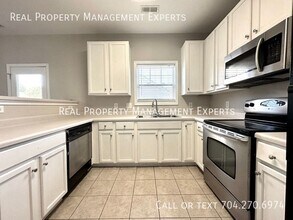 12347 Walden Lea Dr in Huntersville, NC - Building Photo - Building Photo