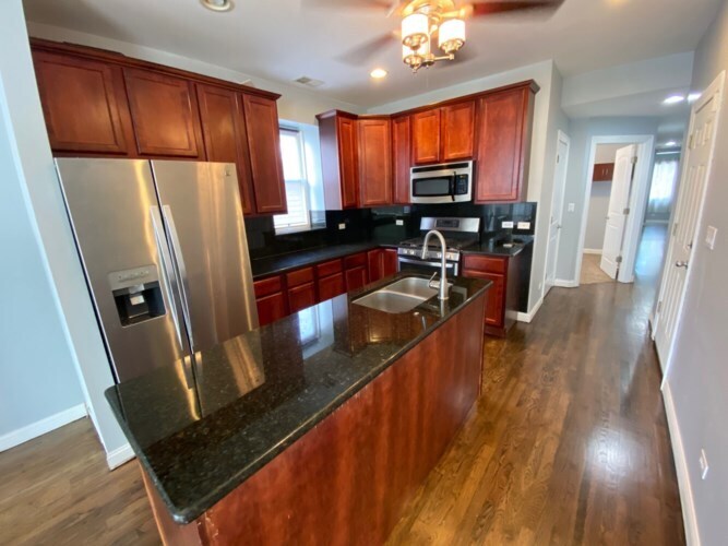 2706 W Evergreen Ave in Chicago, IL - Building Photo