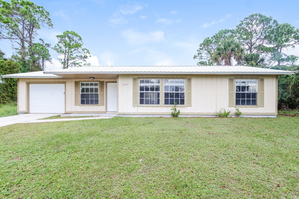 1095 Wellington St SW in Palm Bay, FL - Building Photo