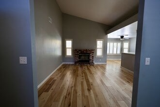 1102 Valley Oak Dr in Winters, CA - Building Photo - Building Photo