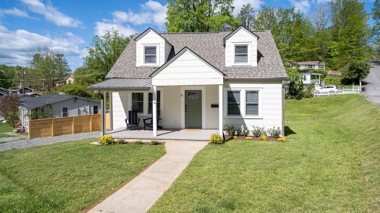 6 North Ln in Brevard, NC - Building Photo