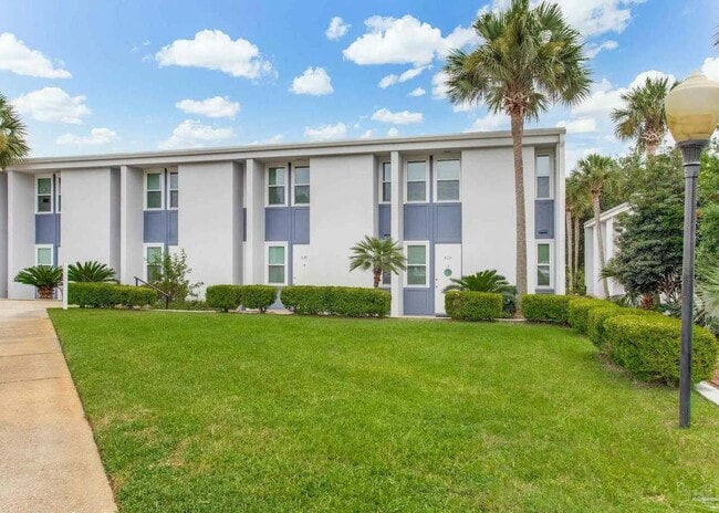 201 Pensacola Beach Rd in Gulf Breeze, FL - Foto de edificio - Building Photo